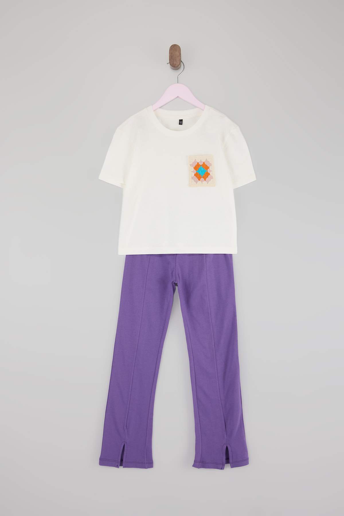 Girls' Ecru Lace-Pocket T-Shirt & Flared Leggings Set