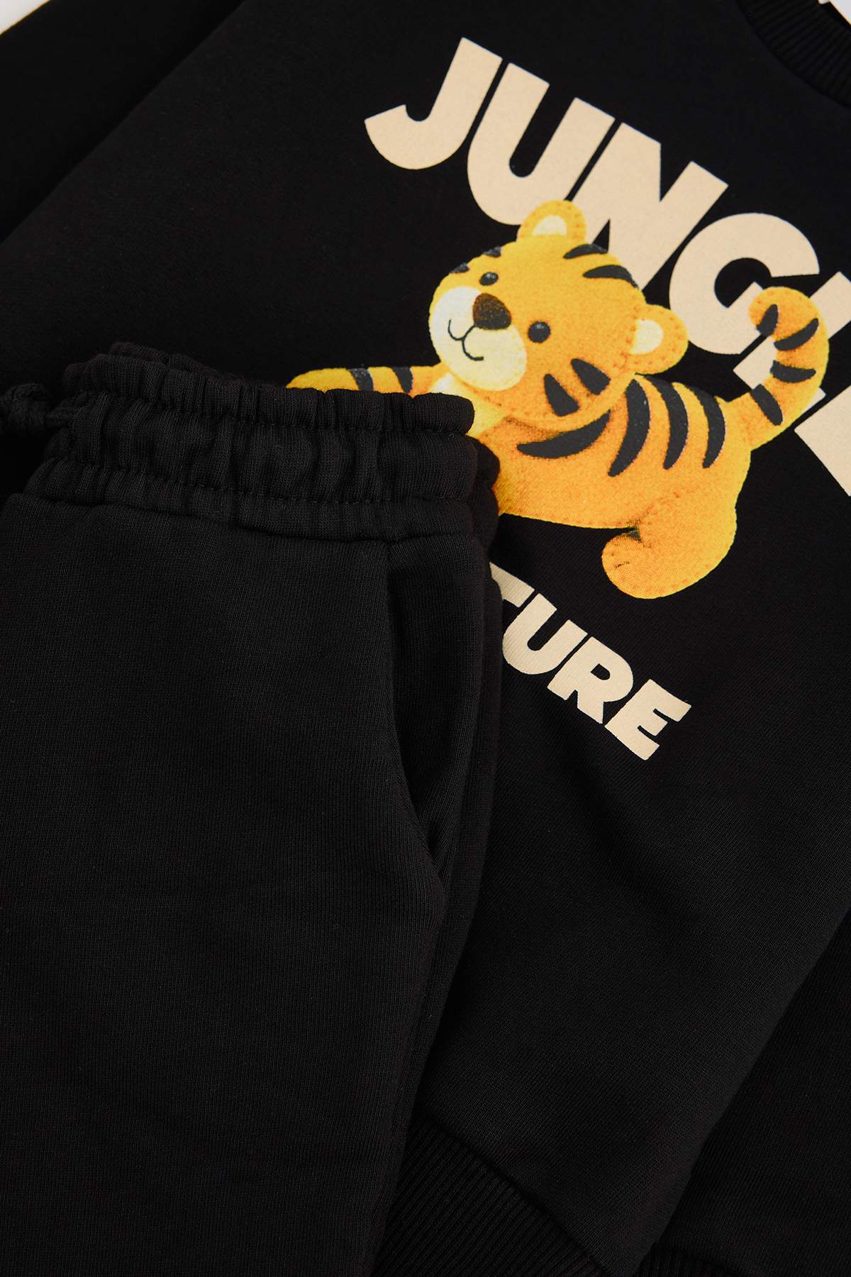 Boys' Black Tiger-Print Sweatshirt & Jogger Set